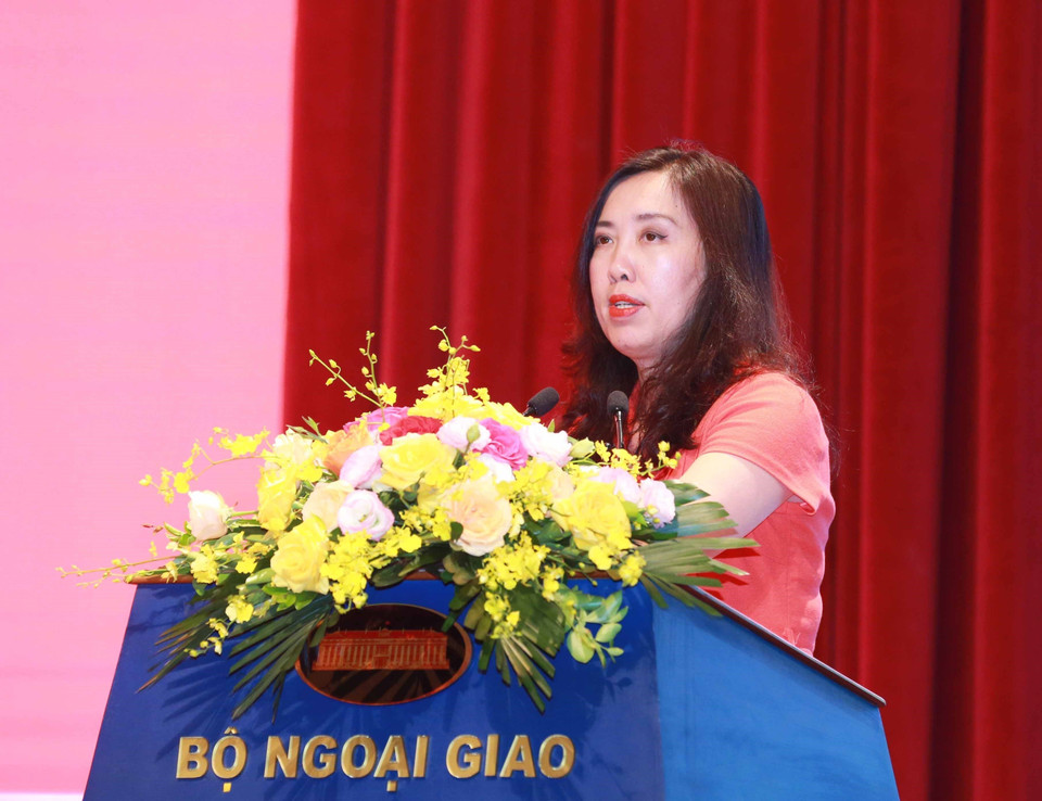 Thứ trưởng Bộ Ngoại giao Lê Thị Thu Hằng phát biểu tại hội nghị. (Ảnh: Phương Hoa/TTXVN)