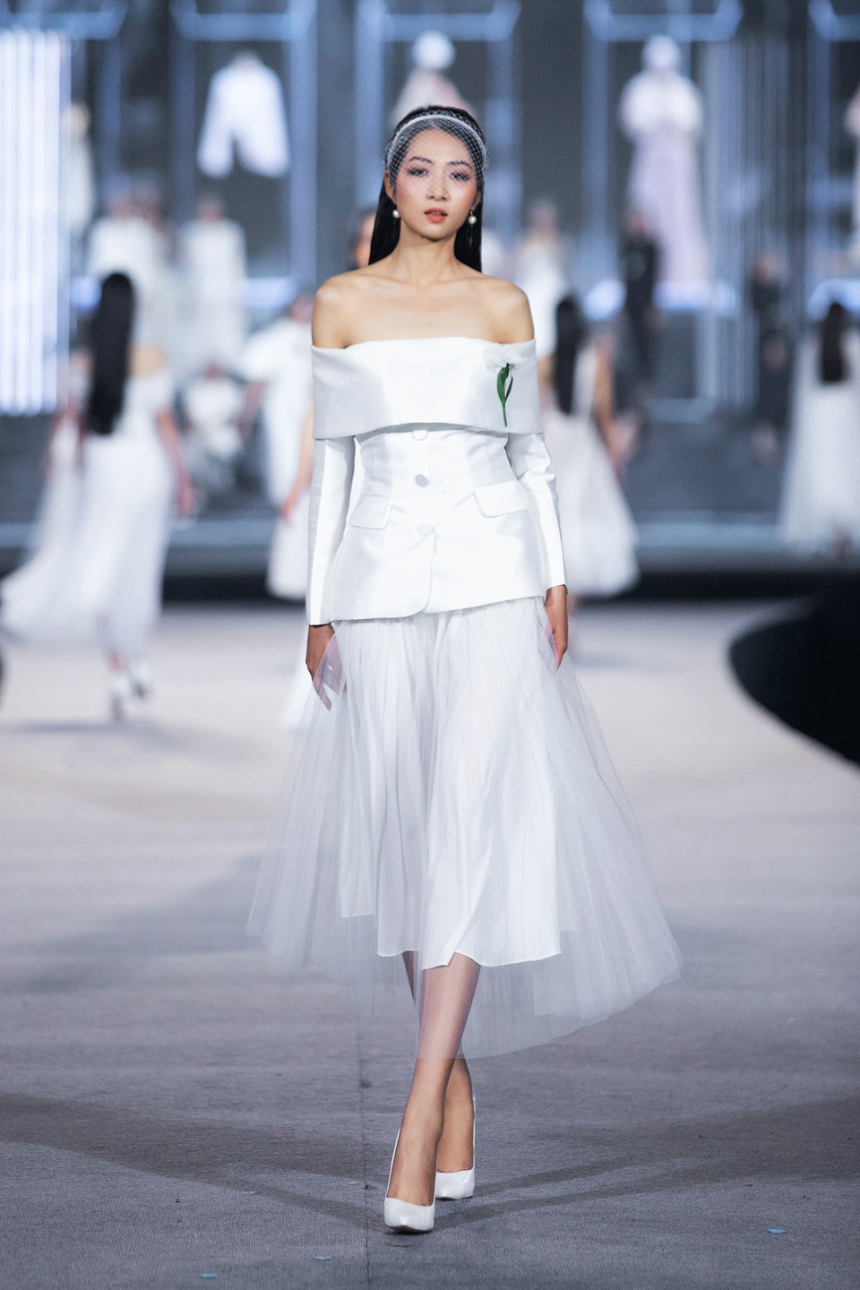 Thiết kế vest cách mang vẻ đẹp thanh lịch. (Ảnh: CTV/Vietnam+)