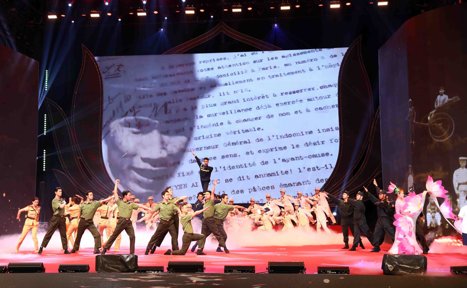 Chương trình biểu diễn nghệ thuật chào mừng buổi lễ. (Ảnh: Phạm Kiên/TTXVN)