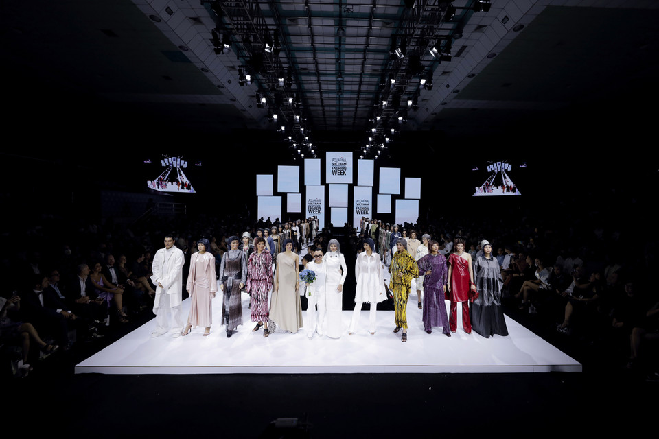Toàn cảnh bộ sưu tập mở màn Tuần lễ Thời trang quốc tế Việt Nam2020. (Ảnh: BTC)