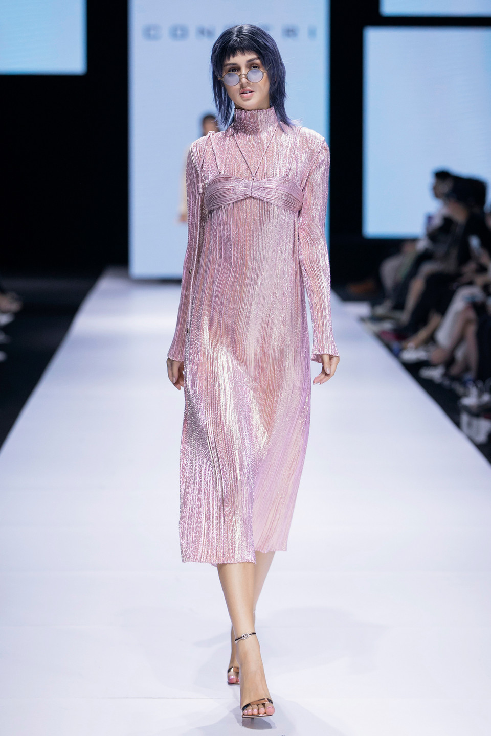 Các thiết kế trong bộ sưu tập đại diện cho những cá tính thời trang khác nhau: mạnh mẽ ấn tượng, mềm mại tinh tế và bay bổng đầy ngẫu hứng. (Ảnh: BTC)