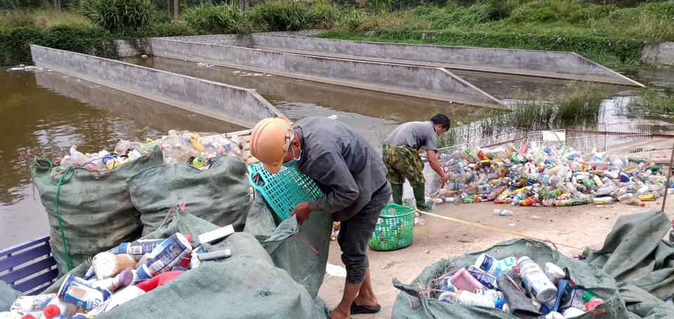 Phần lớn rác thải của thành phố phải đưa về bãi rác Cam Ly xử lý. (Ảnh: Đặng Tuấn/TTXVN)