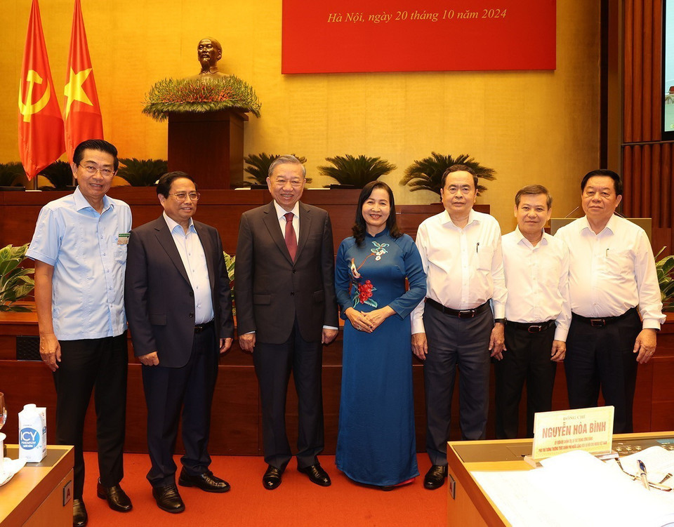 Tổng Bí thư, Chủ tịch nước Tô Lâm cùng các lãnh đạo Đảng, Nhà nước và các đại biểu dự Hội nghị toàn quốc. (Ảnh: Trí Dũng/TTXVN)