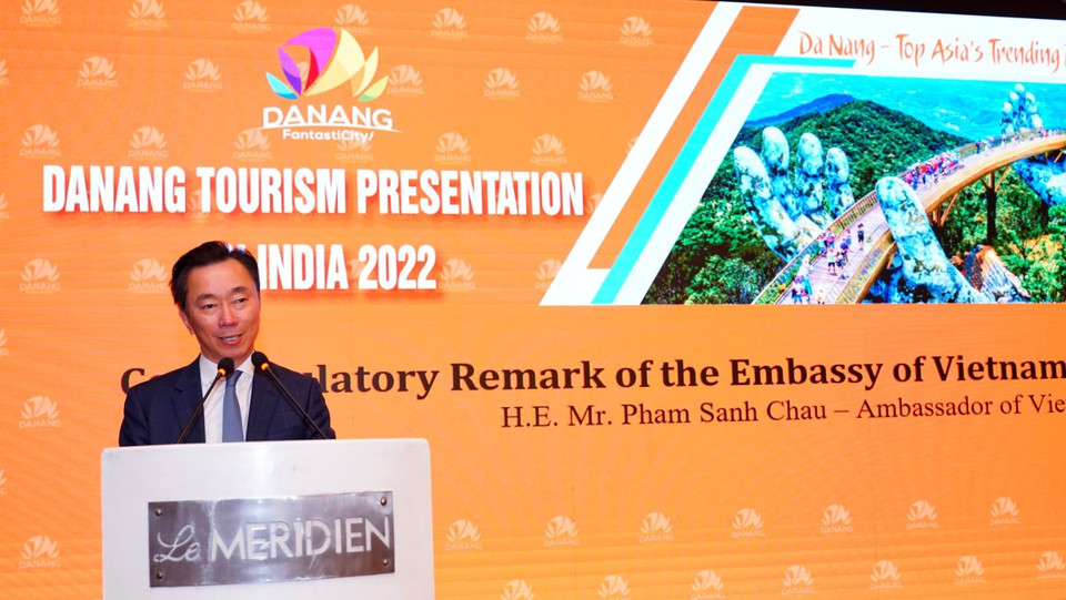 Theo ông, sức hút của Việt Nam đối với thị trường Ấn Độ có thể nhận thấy qua lượng visa bình quân mỗi ngày trước và sau đại dịch COVID-19 tăng 24 lần, từ mức 250 visa/ngày lên 6.000 visa/ngày tại thời điểm hiện tại, trong đó có nhiều yêu cầu tìm hiểu, hỗ trợ tổ chức đám cưới, hội nghị tại Việt Nam. (Ảnh: Vietnam+)