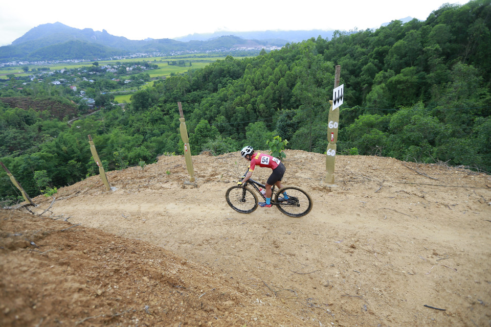 Đinh Thị Như Quỳnh trên đường đua băng đồng Olympic. (Ảnh: Trọng Đạt/TTXVN)