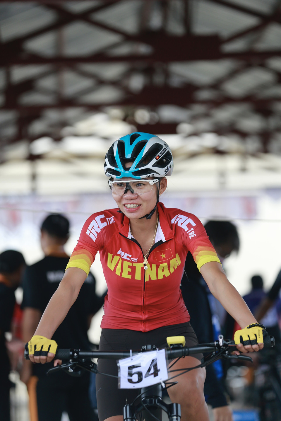 Đinh Thị Như Quỳnh khởi động trước giờ thi đấu. (Ảnh: Trọng Đạt/TTXVN)