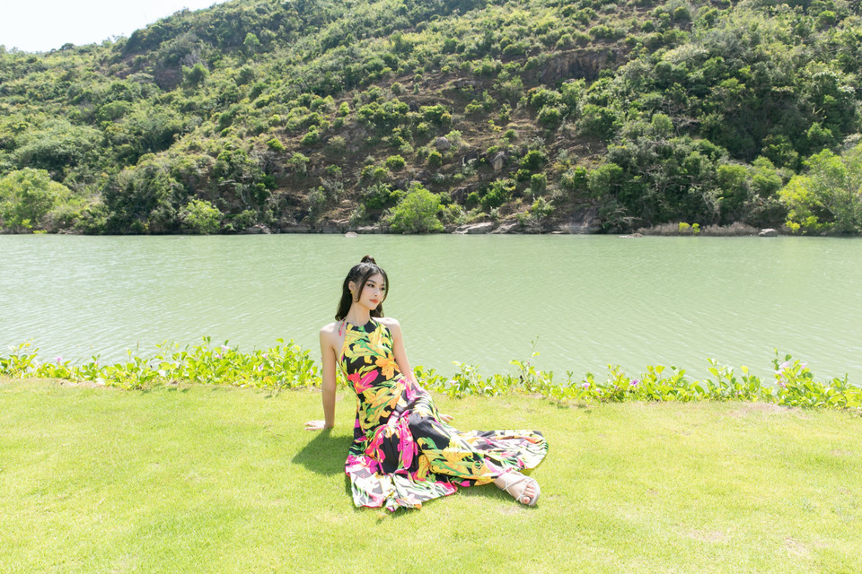 Sau khi đại diện Việt Nam mang về thành tích top 10 Miss Grand International (Hoa hậu Hoà bình Quốc tế 2019), Kiều Loan quyết định ‘lấn sân’ âm nhạc với nghệ danh Lona. Ngoài ra nàng hậu xứ Quảng còn thử sức với vai trò MC, người mẫu… Ảnh: CTV/Vietnam+)