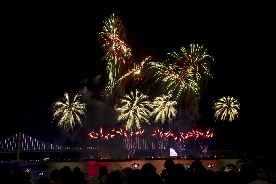 Đây là lần đầu tiên sau 3 năm lễ hội được tổ chức lại do đại dịch COVID-19 và đồng thời ủng hộ thành phố Busan giành quyền đăng cai Hội chợ triển lãm thế giới 2030 - World Expo 2030. (Ảnh: Anh Nguyên/TTXVN)