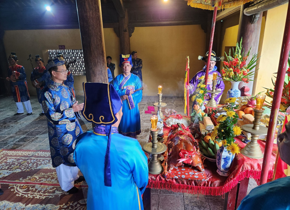 Lễ hạ cây nêu được tái hiện trang trọng. (Ảnh: Tường Vi/TTXVN)