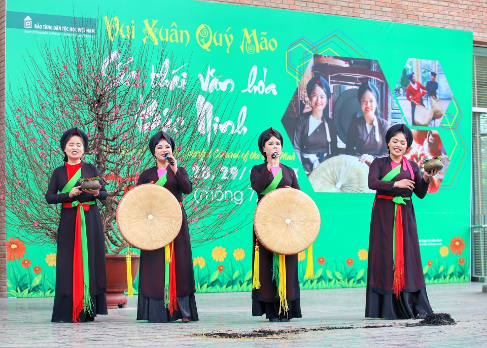 Biểu diễn quan họ tại chương trình. (Ảnh: Tuấn Đức/TTXVN)