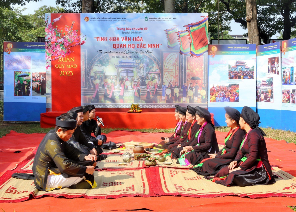 Biểu diễn quan họ tại chương trình. (Ảnh: Tuấn Đức/TTXVN)