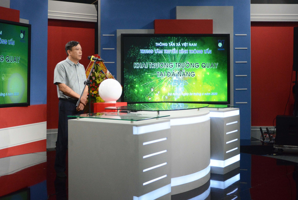 Giám đốc Trung tâm Truyền hình Thông tấn Nguyễn Thiện Thuật (Thông tấn xã Việt Nam) phát biểu tại buổi lễ. (Ảnh: Văn Dũng/TTXVN)