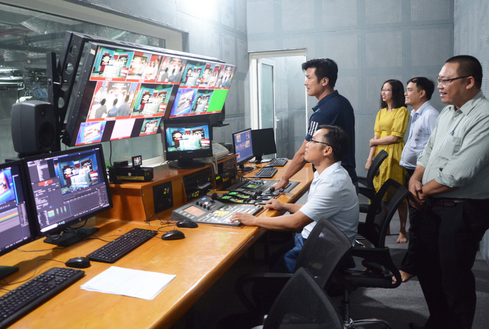 Phòng điều khiển của trường quay mới tại Đà Nẵng. (Ảnh: Văn Dũng/TTXVN)