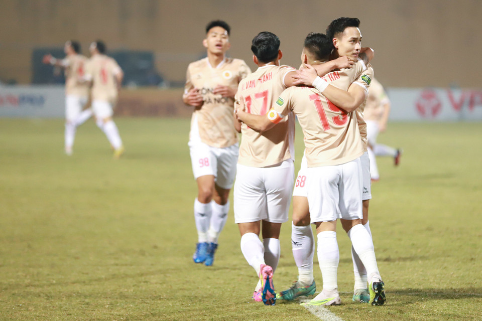 Phút thứ 16, đội chủ nhà Công an Hà Nội mở tỷ số trận đấu. (Ảnh: Việt Anh/Vietnam+)