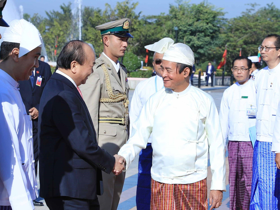  Thủ tướng Nguyễn Xuân Phúc cùng Đoàn đại biểu cấp cao Chính phủ Việt Nam thăm chính thức nước Cộng hòa Liên bang Myanmar từ ngày 16-18/12. (Ảnh: Thống Nhất/TTXVN)