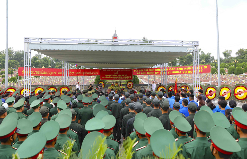 Lễ truy điệu, an táng hài cốt liệt sỹ tại Nghĩa trang Tông Khao, xã Thanh Nưa, huyện Điện Biên, tỉnh Điện Biên. (Ảnh: Xuân Tư/TTXVN)