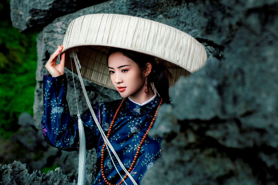 Đặc biệt, với những du khách có nhu cầu vừa đi du lịch vừa thực hiện những bộ ảnh "sống ảo" ấn tượng như Kim Anh (Hà Nội) thì một trong những điểm đến được cô ưa thích thời gian gần đây là Hang Múa, Ninh Bình. (Ảnh: CTV/Vietnam+)