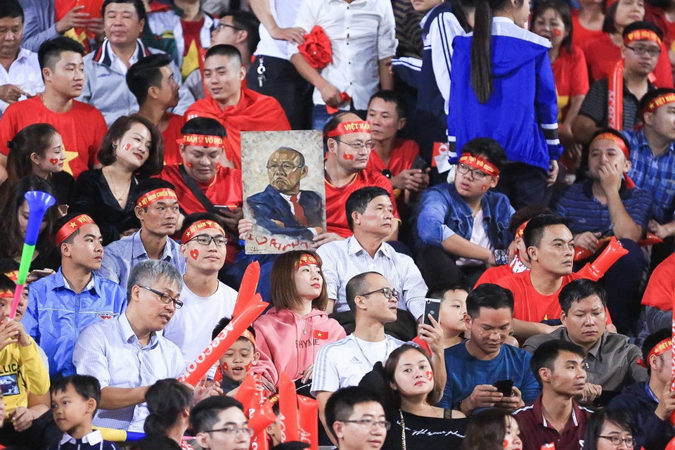 Không khí náo nhiệt trên sân Hàng Đẫy. (Ảnh: Trọng Đạt/TTXVN)