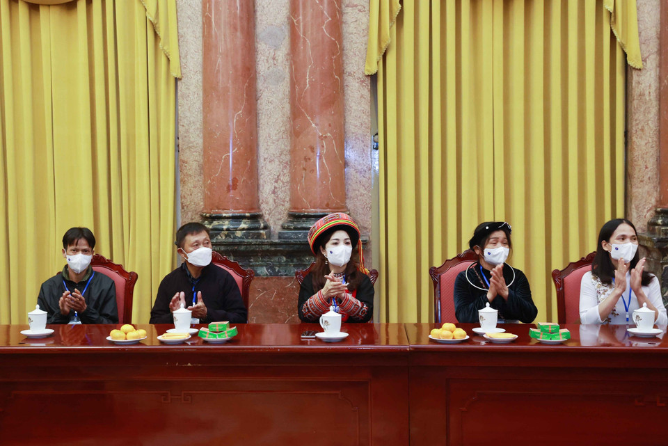 Các đại biểu người có uy tín, trưởng thôn tiêu biểu tỉnh Bắc Kạn tại buổi gặp mặt. (Ảnh: Thống Nhất/TTXVN)