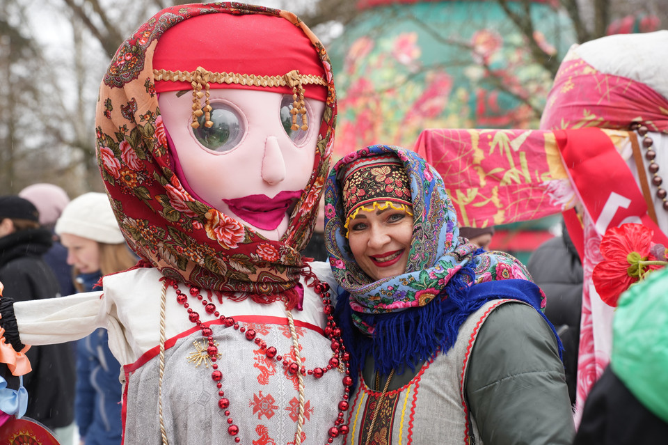 Trang phục truyền thống của người Nga tại lễ hội. (Ảnh: Duy Trinh/TTXVN)