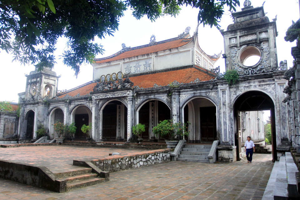 Đền Đồng Xâm thuộc xã Hồng Thái, Kiến Xương, Thái Bình là quần thể di tích gồm đền thờ Triệu Vũ Ðế tức Triệu Ðà (207-136 trước Công nguyên), đền thờ Trình Thị Hoàng hậu (vợ của Triệu Vũ Ðế) và đền Nguyễn Kim Lâu - vị tổ nghề chạm bạc. (Ảnh: Thế Duyệt/TTXVN)