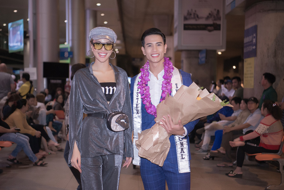 Cùng Quán quân Siêu mẫu quốc tế 2018 Khả Trang. (Ảnh: Huy Trần/Vietnam+)