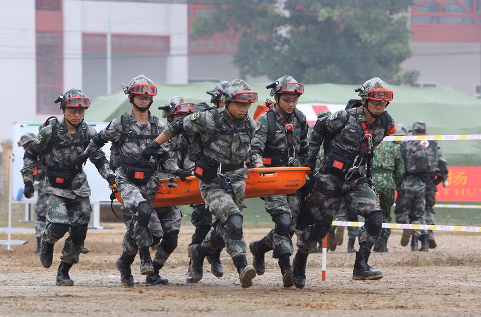 Lực lượng quân đội Trung Quốc tham gia diễn tập liên hợp cứu nạn thảm họa, dịch bệnh khu vực biên giới Việt Nam-Trung Quốc. (Ảnh: Dương Giang/TTXVN)