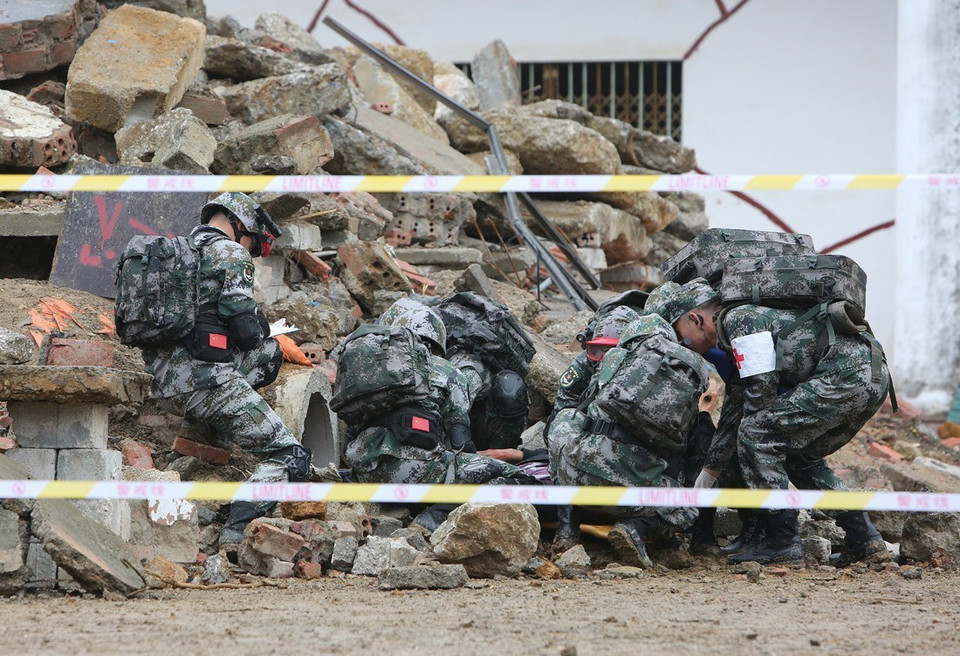 Lực lượng quân đội Trung Quốc tham gia diễn tập liên hợp cứu nạn thảm họa, dịch bệnh khu vực biên giới Việt Nam-Trung Quốc. (Ảnh: Dương Giang/TTXVN)