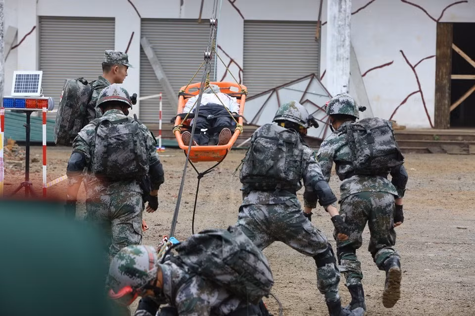 Lực lượng quân đội Trung Quốc tham gia diễn tập liên hợp cứu nạn thảm họa, dịch bệnh khu vực biên giới Việt Nam-Trung Quốc. (Ảnh: Dương Giang/TTXVN)