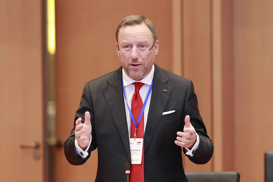 Ông Jens Ruebbert, Phó Chủ tịch EU-ABC, đồng Trưởng Đoàn doanh nghiệp Hội đồng Kinh doanh EU-ASEAN phát biểu. (Ảnh: Doãn Tấn/TTXVN)