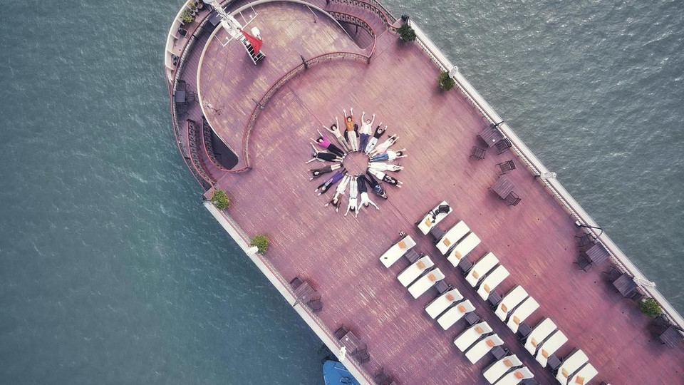 ... hoặc có những trải nghiệm cùng nhóm bạn thân với hình ảnh thú vị như thế này. (Ảnh: Mai Mai/Vietnam+)