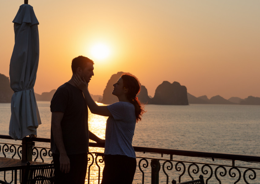 Cùng trải nghiệm dịch vụ cao cấp trên du thuyền và có những bức ảnh đẹp với người thân yêu... (Ảnh: Mai Mai/Vietnam+)