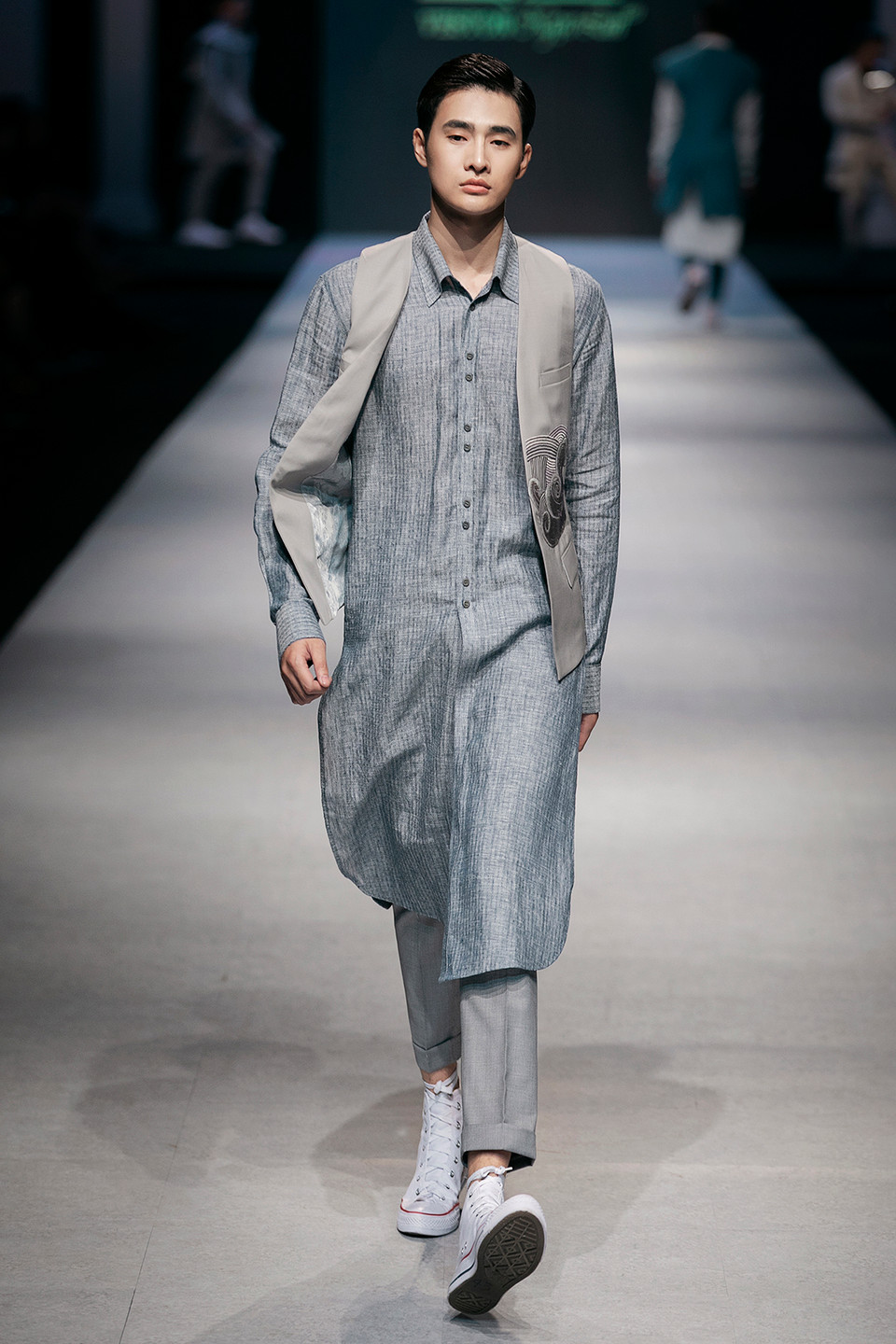 Vẻ đẹp cổ điển của veston được làm mới lại, thời trang hơn, phong cách hơn bao giờ hết mà vẫn hài hòa, dịu mắt, giàu ý nghĩa.