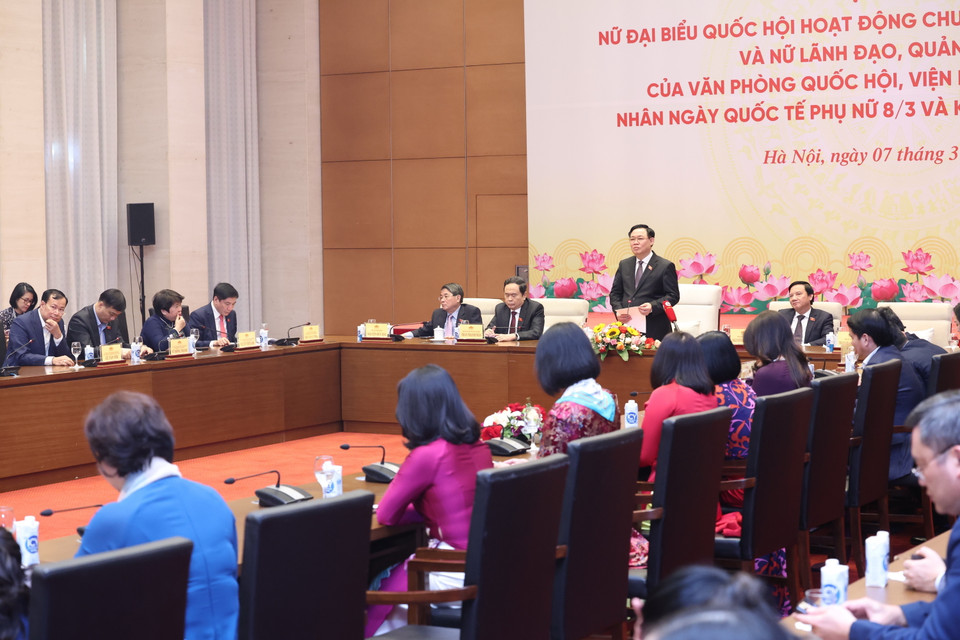 Chủ tịch Quốc hội Vương Đình Huệ phát biểu chúc mừng. (Ảnh: Nhan Sáng/TTXVN)