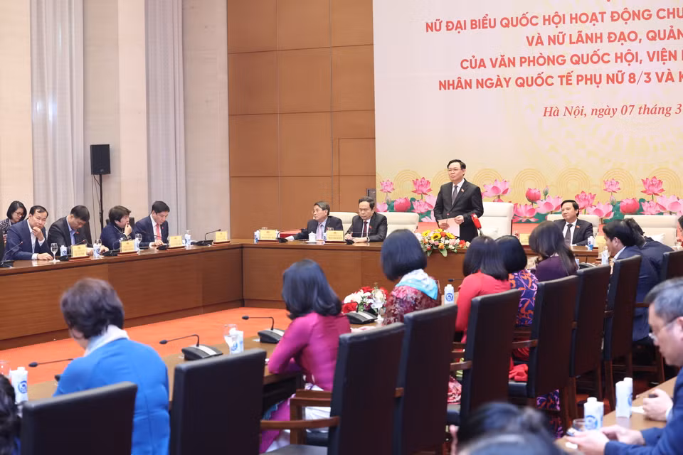 Chủ tịch Quốc hội Vương Đình Huệ phát biểu chúc mừng. (Ảnh: Nhan Sáng/TTXVN)