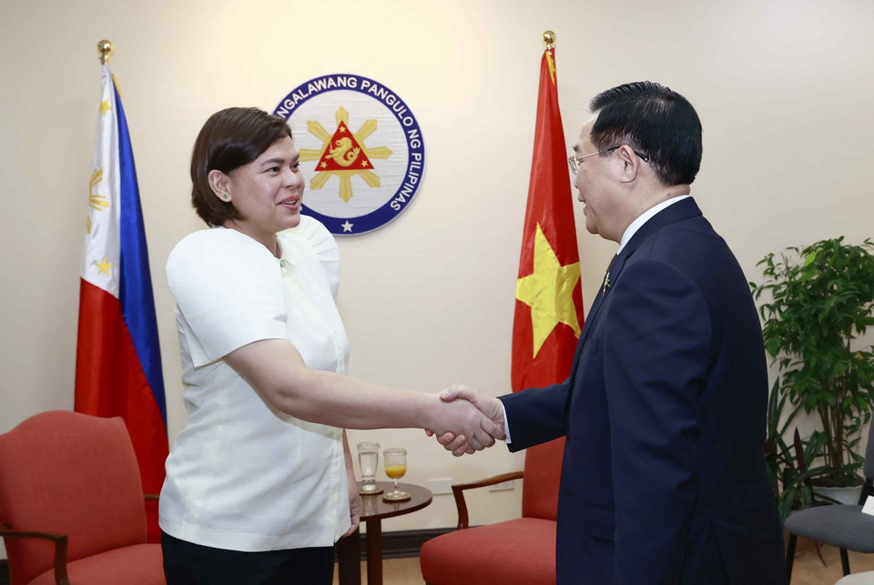 Trong chương trình thăm chính thức Cộng hòa Philippines, sáng 24/11, Chủ tịch Quốc hội Vương Đình Huệ hội kiến Phó Tổng thống Philippines Sara Duterte. (Ảnh: Doãn Tấn/TTXVN)