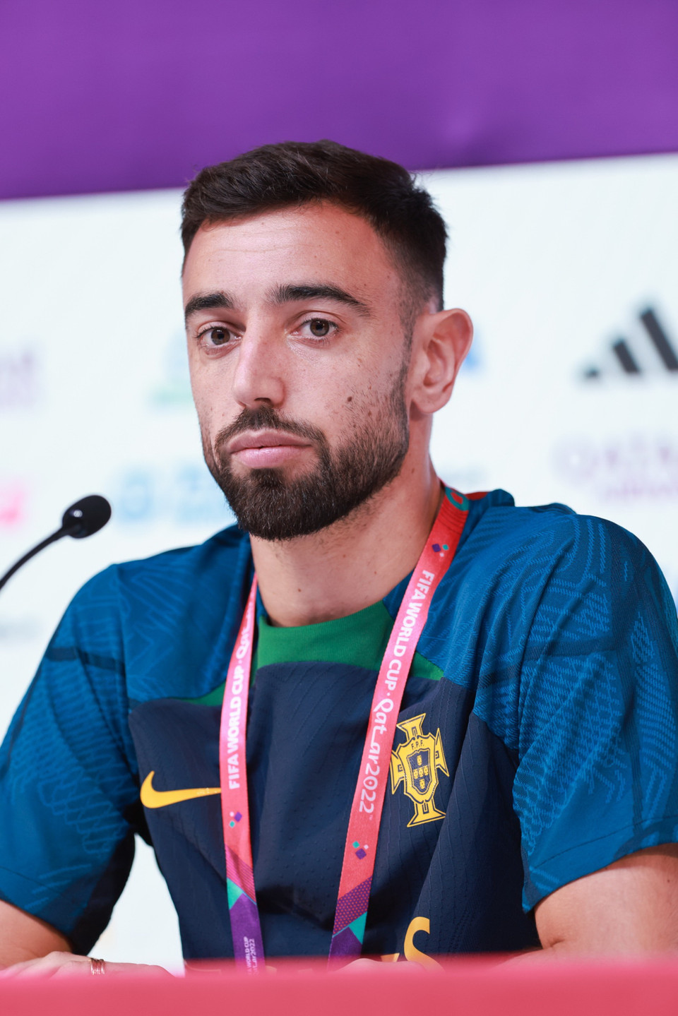 Cầu thủ Bruno Fernandes phát biểu tại họp báo. (Ảnh: Hải An/Vietnam+)