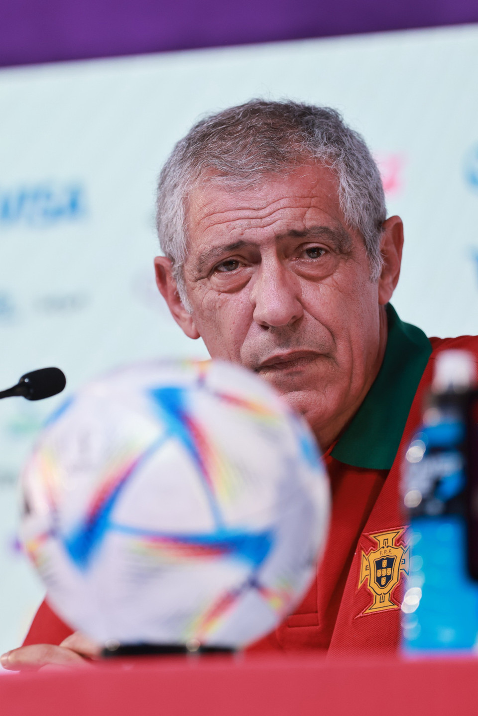 Huấn luyện viên trưởng đội tuyển Bồ Đào Nha Fernando Santos phát biểu tại buổi họp báo trước trận đấu. (Ảnh: Hải An/Vietnam+)