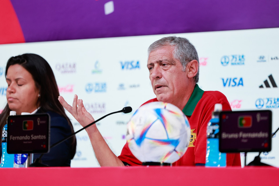 Huấn luyện viên trưởng đội tuyển Bồ Đào Nha Fernando Santos phát biểu tại buổi họp báo trước trận đấu. (Ảnh: Hải An/Vietnam+)