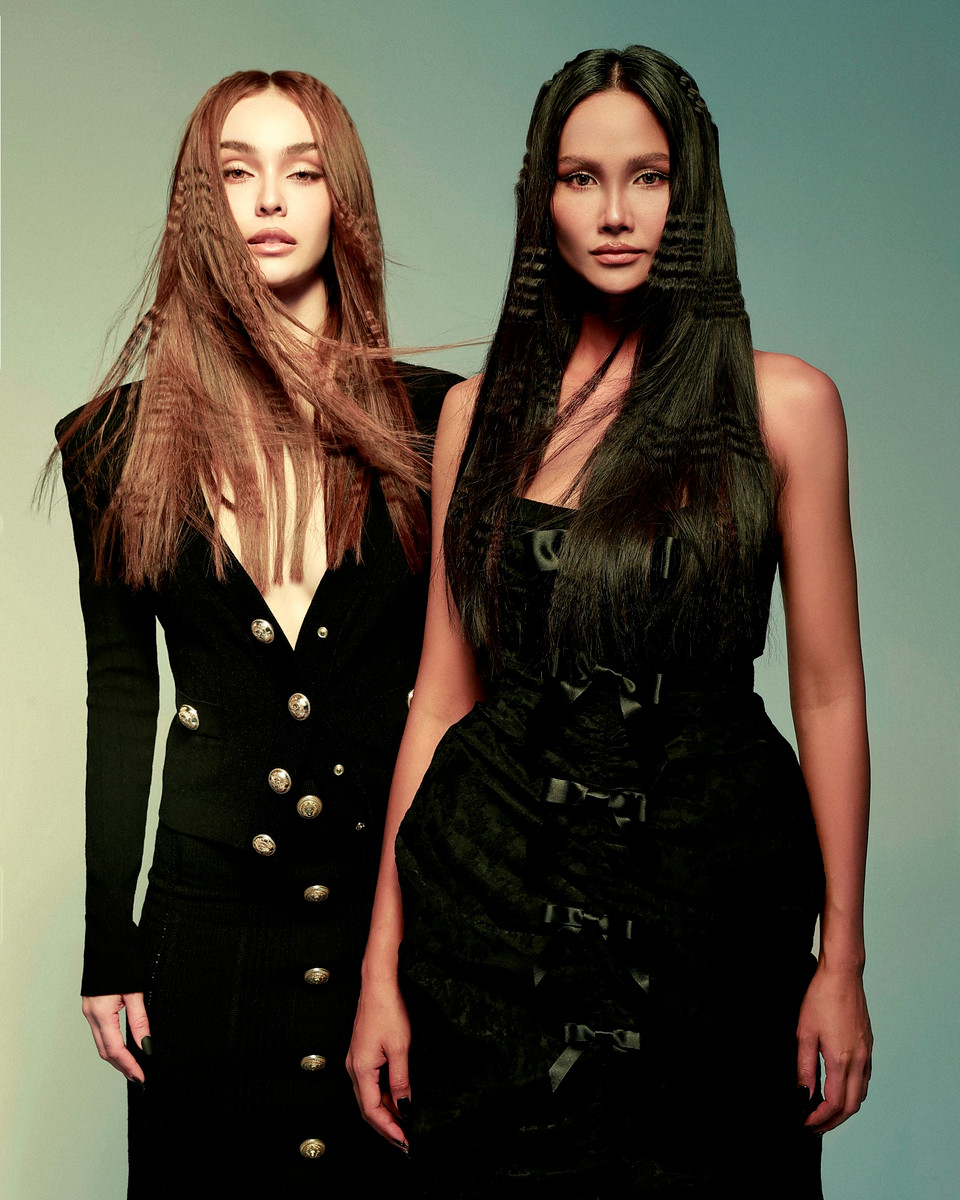 “Hen và MLee cùng sinh năm 1992, biết nhau qua các chương trình truyền hình thực tế như Cuộc đua kỳ thú 2019, Chị Đẹp Đạp Gió Rẽ Sóng 2023. Qua những lần tiếp xúc làm việc chung, không biết từ khi nào mà cả hai vô cùng hợp về quan điểm sống và những chuyện xảy ra trong quá trình hoạt động nghệ thuật. H’Hen và MLee hay tâm sự với nhau. MLee là một người bạn đặc biệt với H’Hen,” H’Hen Niê chia sẻ. (Ảnh: CTV)