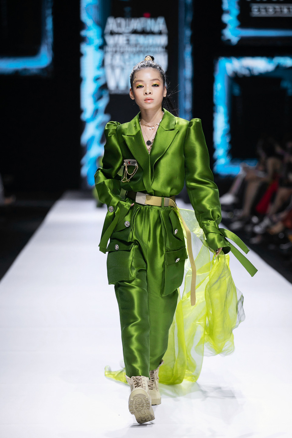 Những thiết kế sử dụng chất liệu đặc biệt được đánh giá cao trong bộ sưu tập của nhà thiết kế Thảo Nguyễn. (Ảnh: CTV/Vietnam+)