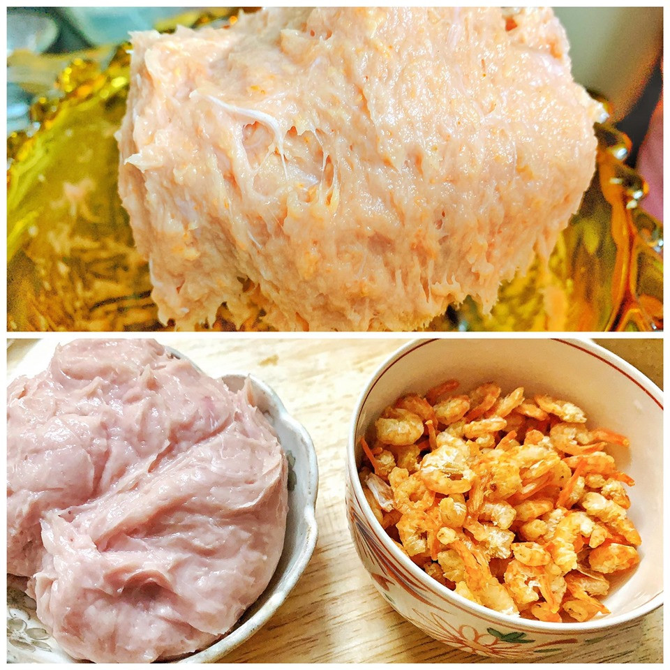 Tôm khô ngâm với nước ấm cho nở rồi xay nhuyễn, trộn với giò sống, nêm thêm ít gia vị (có thể trộn thêm hai lòng đỏ trứng gà). (Ảnh: Mai Mai/Vietnam+)