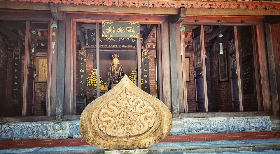 Trong chùa còn lưu nhiều cổ vật, linh vật... (Ảnh: Xuân Mai/Vietnam+)