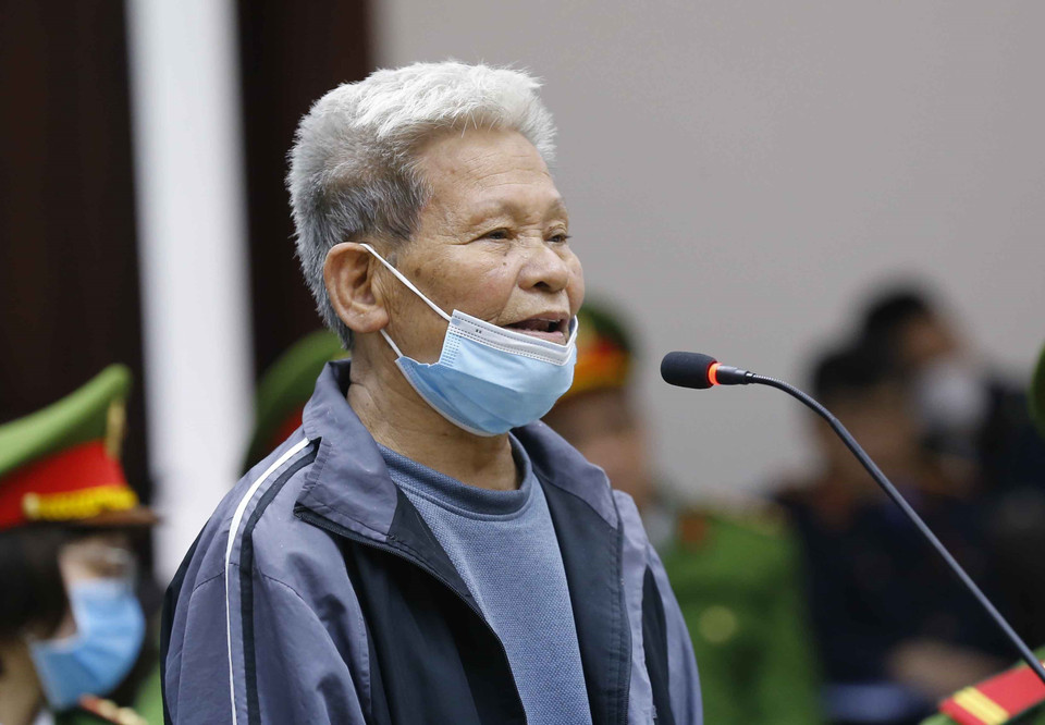 Bị cáo Bùi Viết Hiểu nói lời sau cùng trước khi tòa tuyên án. (Ảnh: TTXVN)