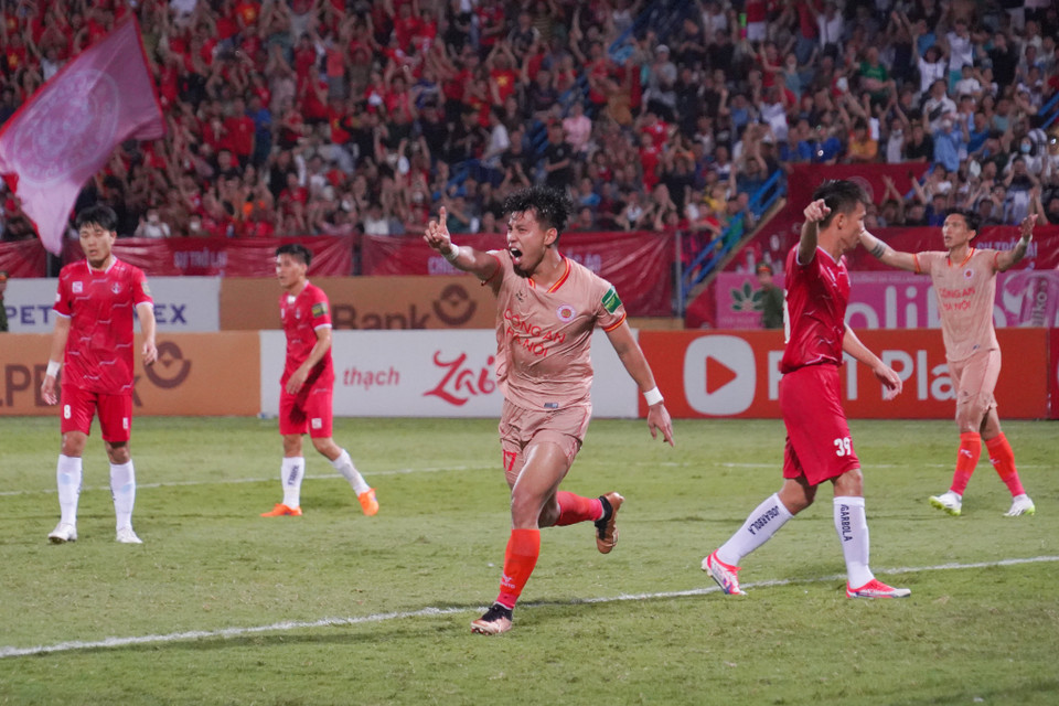 Phút thứ 78, Văn Thanh đưa bóng vào lưới nhưng trọng tài không công nhận bàn thắng do lỗi việt vị trước đó của tiền đạo Gustavo. (Ảnh: Việt Anh/Vietnam+)