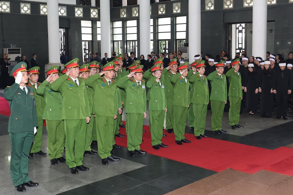 Bộ Tư lệnh Cảnh sát cơ động, Bộ Công an viếng Tổng Bí thư Nguyễn Phú Trọng. (Ảnh: TTXVN)