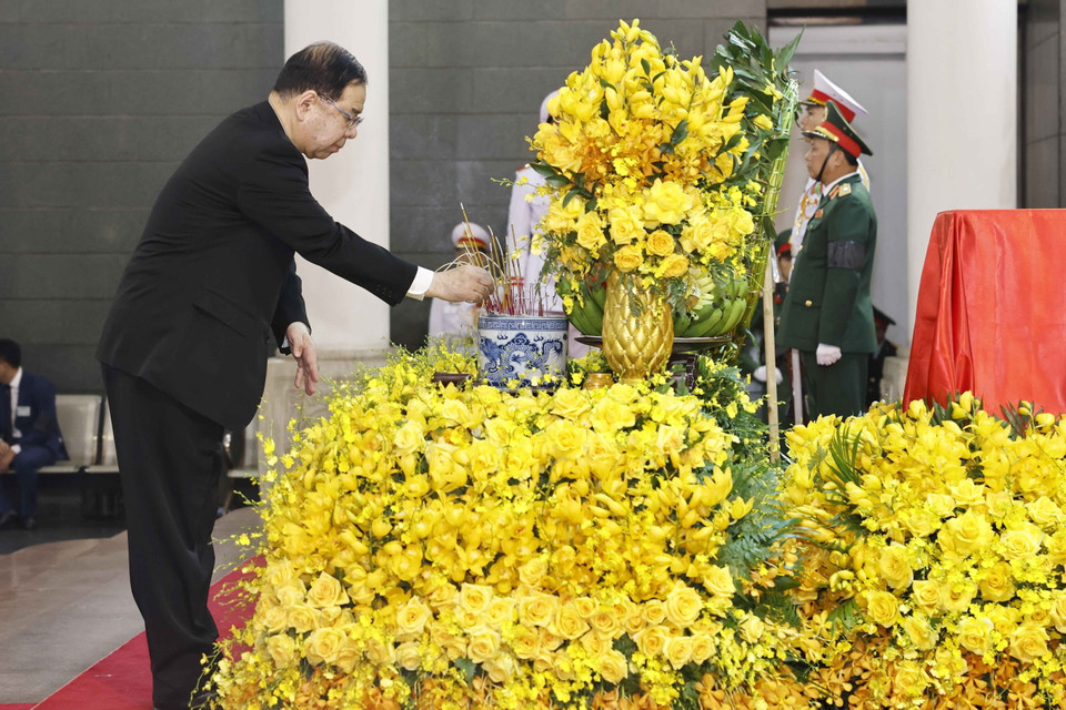 Đoàn đại biểu Đảng Cộng sản Nhật Bản do Chủ tịch Đảng Kazuo Shii dẫn đầu, viếng Tổng Bí thư Nguyễn Phú Trọng. (Ảnh: TTXVN)