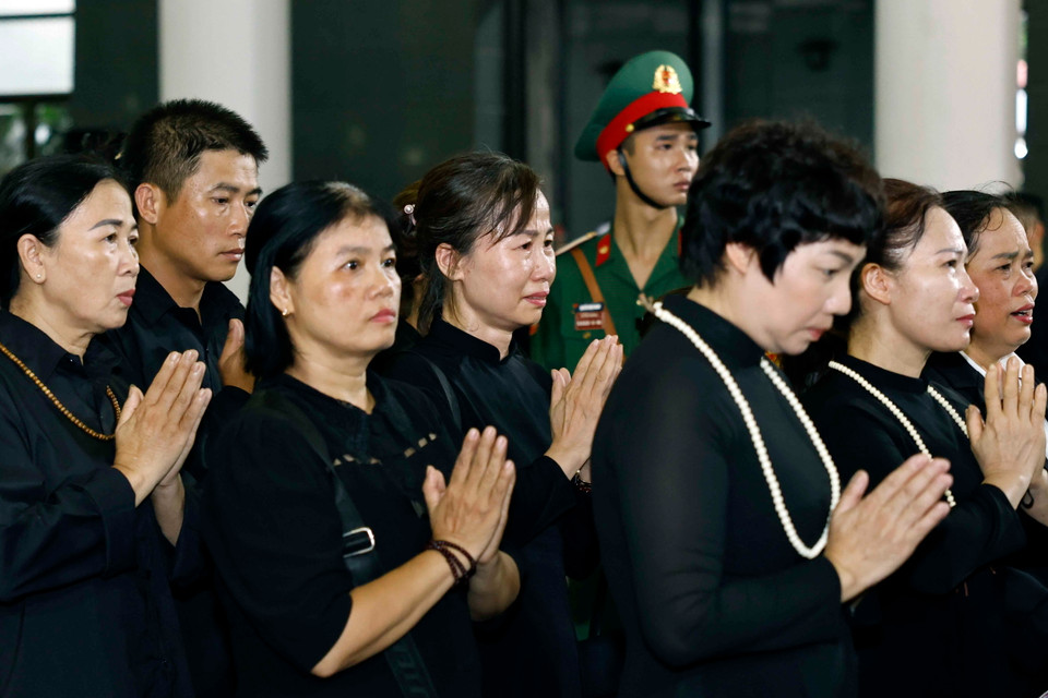 Nhân dân vào viếng Tổng Bí thư Nguyễn Phú Trọng. (Ảnh: TTXVN)