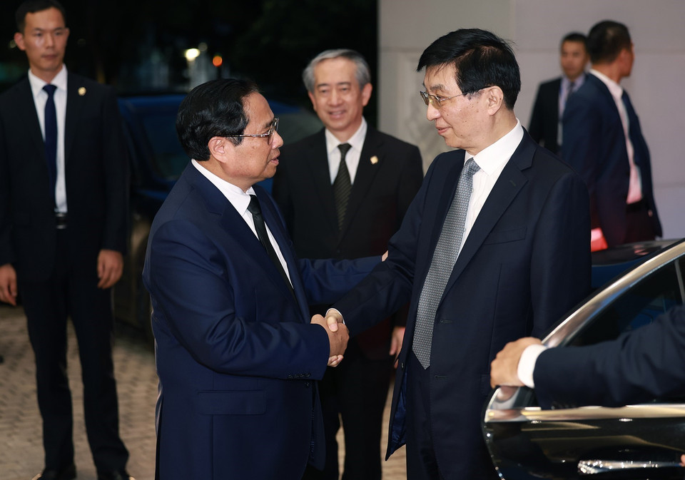 Thủ tướng Phạm Minh Chính tiếp Chủ tịch Chính hiệp Trung Quốc Vương Hộ Ninh. (Ảnh: Dương Giang/TTXVN)
