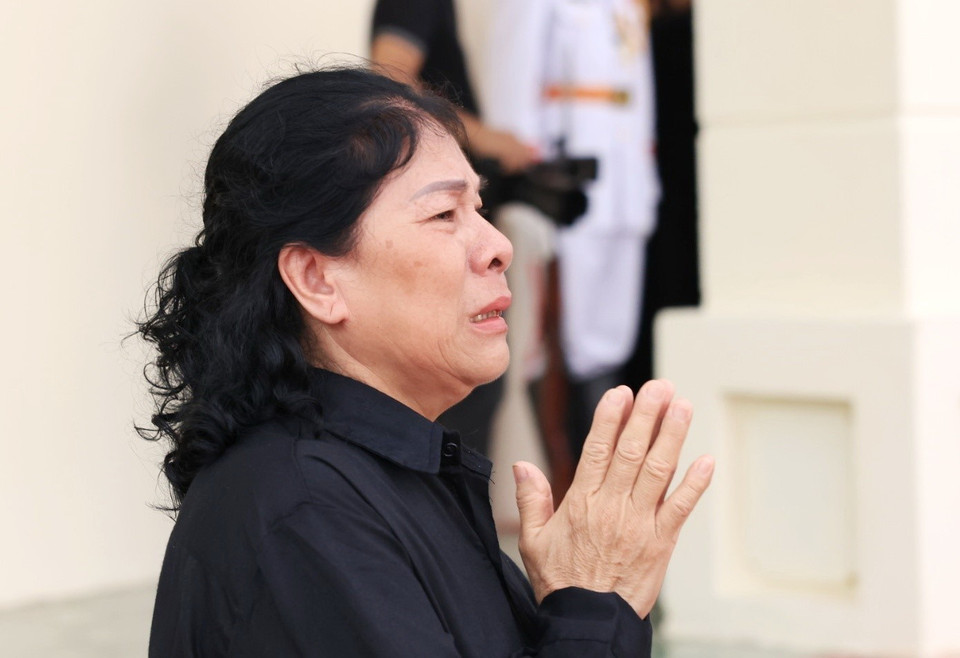 Người dân bày tỏ sự tiếc thương đối với Tổng Bí thư Nguyễn Phú Trọng. (Ảnh: TTXVN)